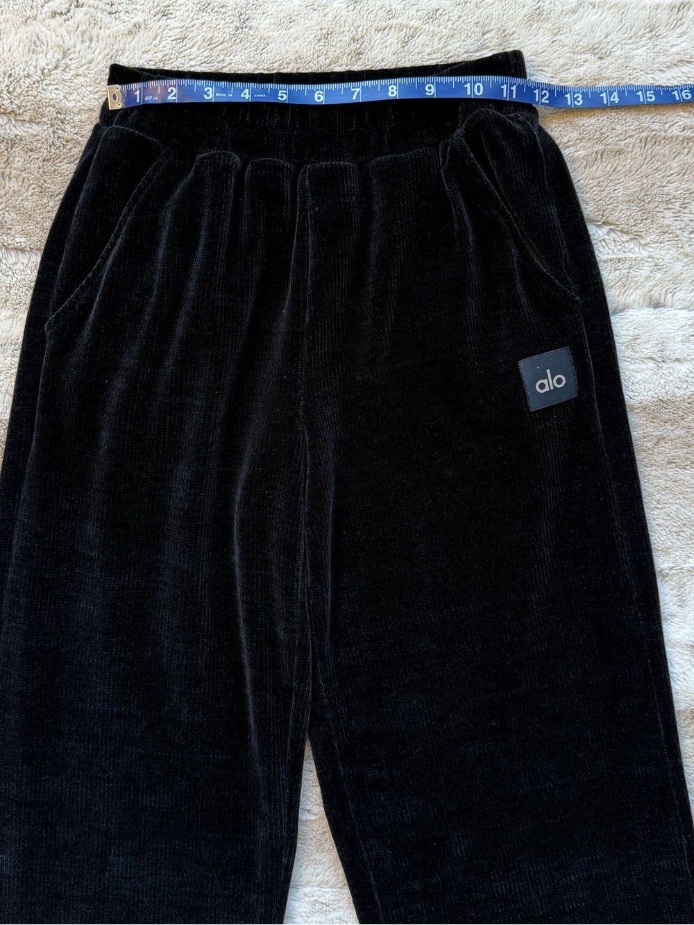 ALO YOGA Chenille High-Waist Wide Leg Chalet Pants in Black Size XXS - Picture 7 of 9
